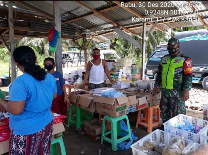 Anggota Danramil 11/Pwk Kandis gelar patroli gakplin protokol kesehatan