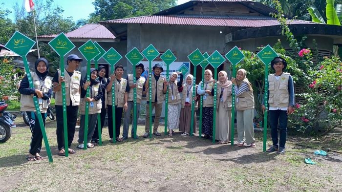 Mahasiswa KKN UIN Suska Riau Giat Laksanakan Proker Pembuatan Plang Nama di Desa Muntai Barat
