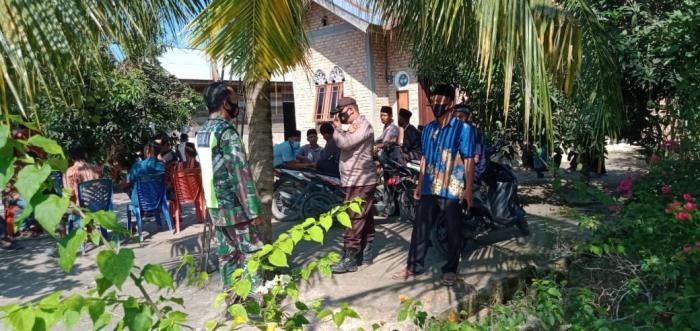 Personil Koramil 12 Sabak Auh Kembali Menggelar Komunikasi Sosial Kepada Warga Bunga Raya