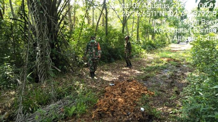 Pantau Titik Api, Babinsa Desa Selatbaru Kembali Gelar Patroli Karlahut