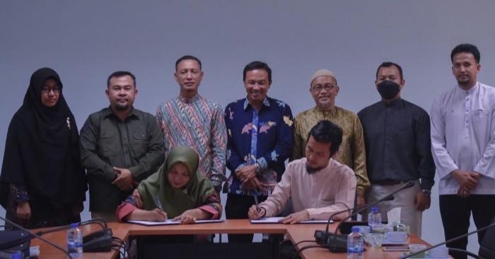 Ketua STIE Syariah Bengkalis Khodijah Ishak MoU dengan Koperasi Islam Fatoni University Thailand 