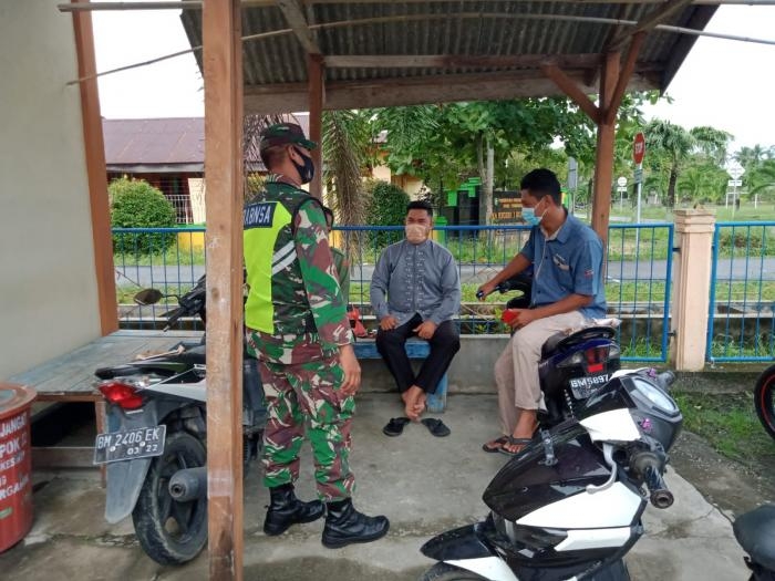 Cegah Penularan virus, Anggota Koramil 07 BB Gelar Sosialisasi Prokes di Desa Sejangat