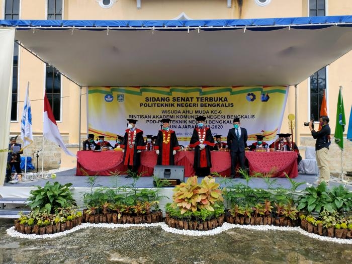 Bedelau! AKN Bengkalis Gelar Wisuda Drive Thru di Akhir Kiprahnya Sebagai Institusi Pendidikan