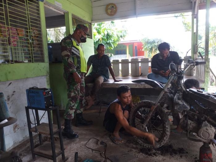 Cegah Covid 19, Babinsa Koramil 7 Bukit Batu Gelar Sosialisasi Prokes