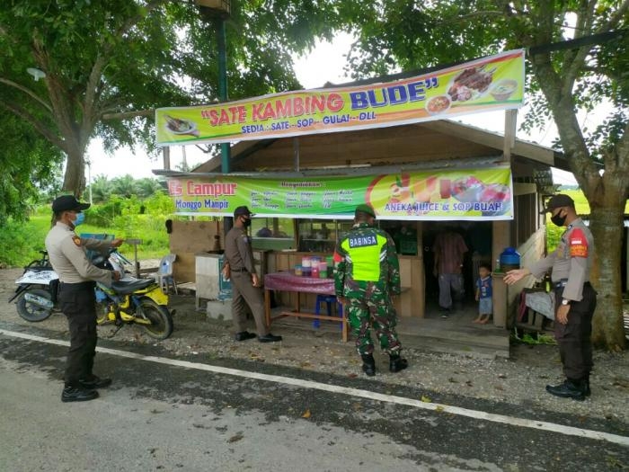 Cegah Penyebaran Covid 19, Babinsa Desa Bandar Pedada Kembali Gelar Patroli Prokes