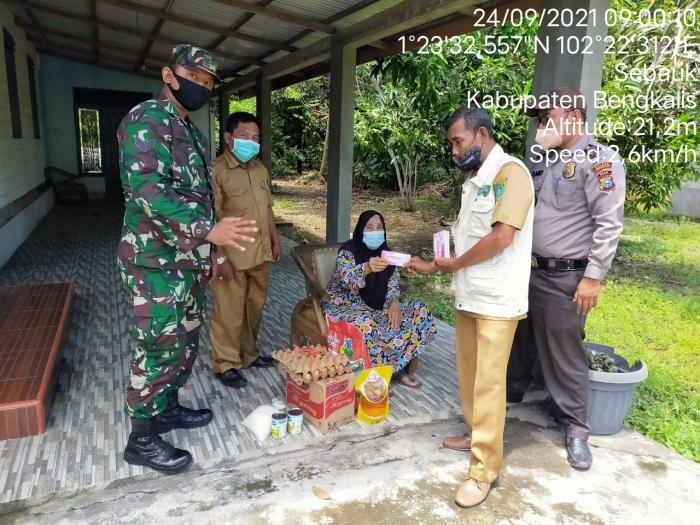 Putus Covid 19, Anggota Koramil 01 Bengkalis Serka Yanuswar Giat Lakukan Sosialisasi