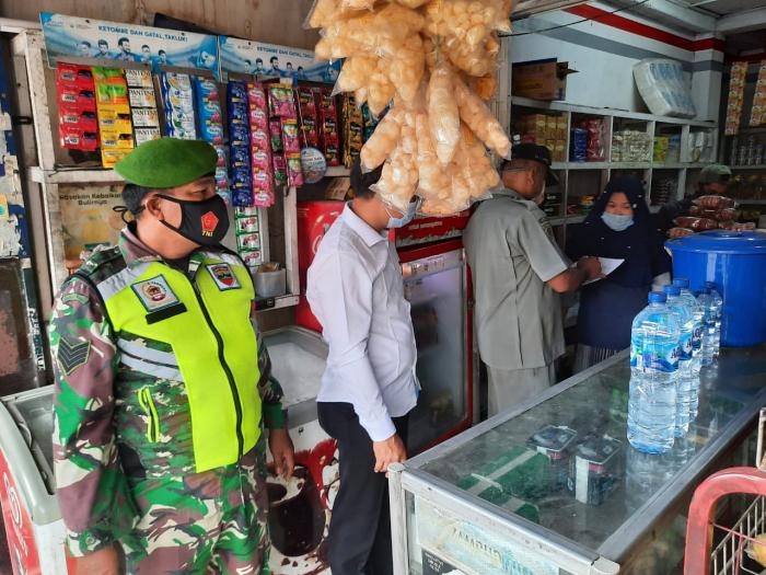 Putus Covid 19, Babinsa Koramil 09 Minas Gelar Prokes di Pasar Tradisional