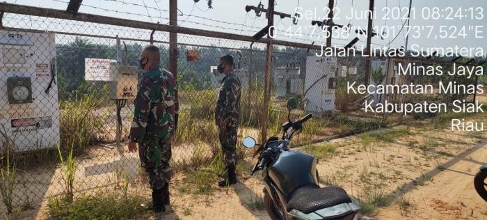 Hindari Kerusakan, Babinsa Kampung Minas Jaya Gelar Patroli di Objek Vital Nasional