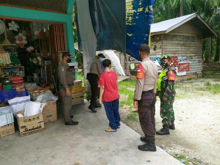Personil TNI 12 Sabak Auh Bersama Tim Gabungan Gelar Operasi Yustisi