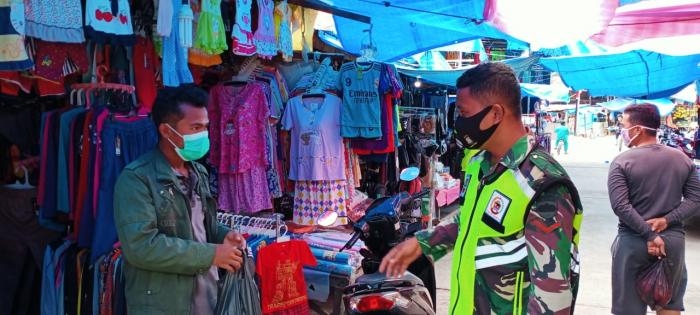 Personil Koramil 09/Minas Mengelar Protokol Kesehatan di Pasar Tradisional Minas