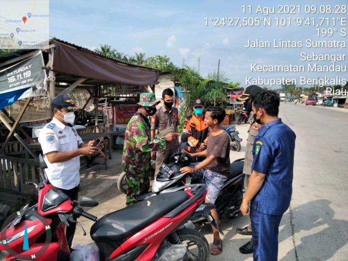 Cegah Penularan Covid 19, Serma Sutrisno Terapkan Aturan Prokes di Pasar Sidomulyo