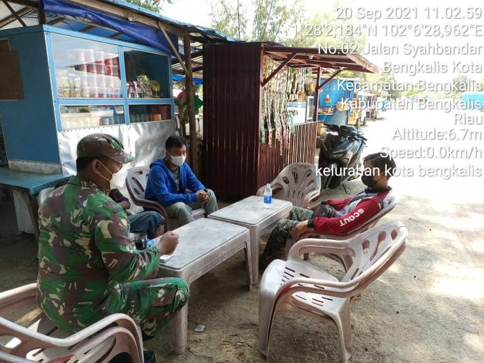 Putus Covid 19, Serda Ali Imran Kembali Gelar Komunikasi Sosial di Lapangan Pasir