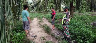 Anggota Danramil 09/Minas kembali gelar patroli Karlahut.