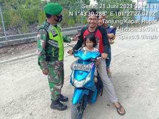 Cegah Penularan, Personil Koramil 05 Rupat Gelar Disiplin Prokes di Pelabuhan Roro