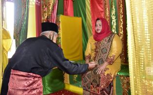 Minta Nasehat LAMR,  Balon Bupati Bengkalis Kasmarni diberi Tunjuk Ajar Melayu