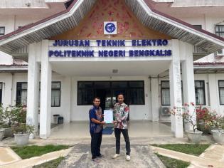 Implementasi LED Strips dan Lampu Neon Box di Gedung Teknik Elektro Polbeng