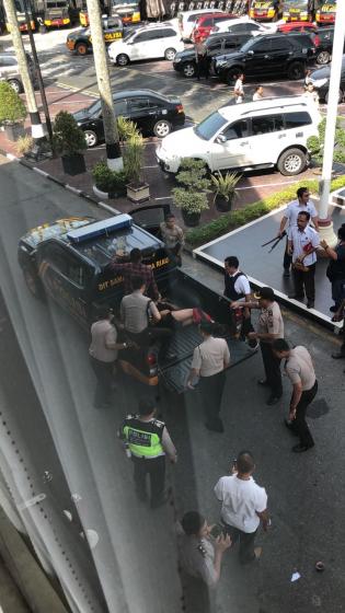 Polda Riau Diserang Terduga Teroris, Jalan Sudirman Ditutup