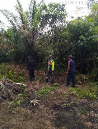 Anggota Danramil 11/Pwk Kandis gelar Patroli Karlahut.
