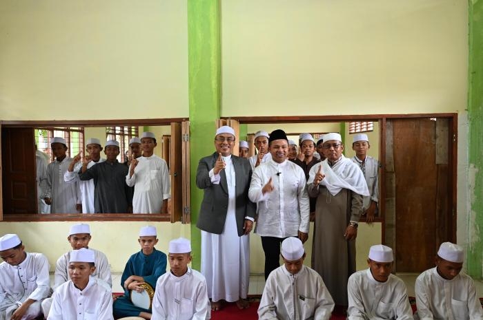 Kunjungi Ponpes Dalur Quran, Abdul Wahid Didoakan Abuya Kariman 