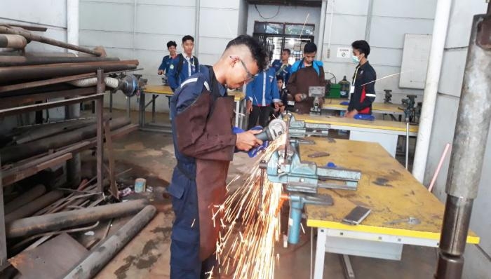 Polbeng Raih Juara l Pada Ajang Kompetisi Pengelasan di Pekanbaru