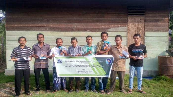 Lakukan Pengabdian Ke Masyarakat, Dosen Polbeng Taja Pelatihan Perbaikan Lampu LED