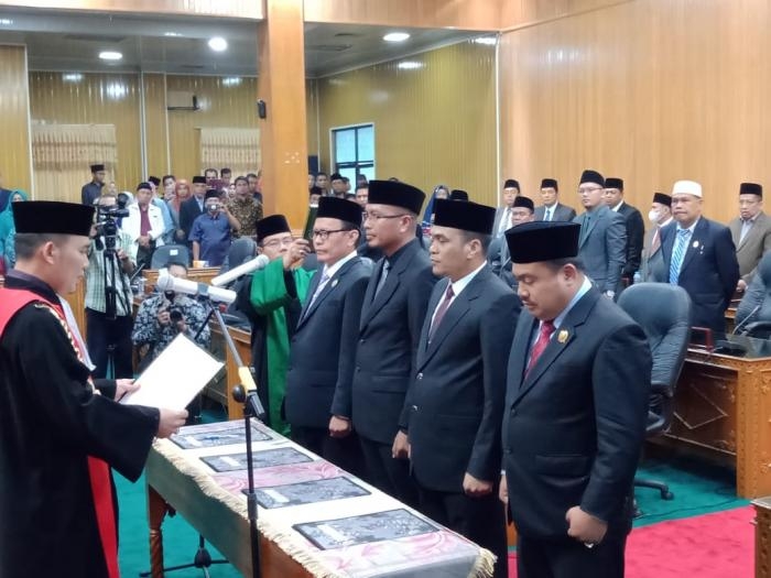 SAH! Empat Pimpinan DPRD Bengkalis Resmi Diangkat Sumpah