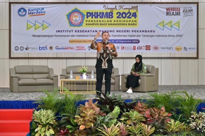 Ribuan Mahasiswa IKES Payung Negeri Antusias Menyambut Kehadiran Cagubri Abdul Wahid 