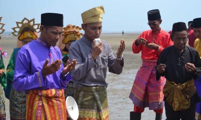Kononnya, Desa Teluk Lecah Merupakan Desa Pertama Menggelar Ritual Mandi Safar di Pulau Rupat