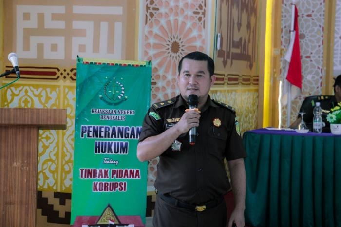 Kasi Intelijen Kejari Bengkalis Lakukan Penyuluhan Hukum Kepada Kepala Desa Se Kecamatan Bantan 