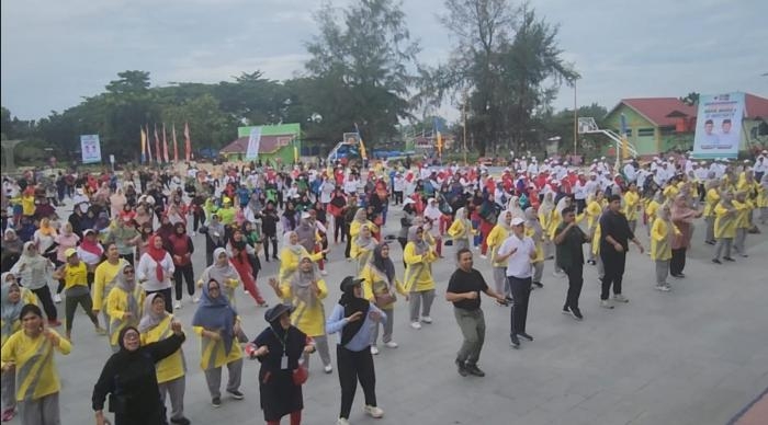 Abdul Wahid Gelar Senam Sehat Bersama Warga Kota Dumai, Tidak Disangka Ribuan Yang Hadir 