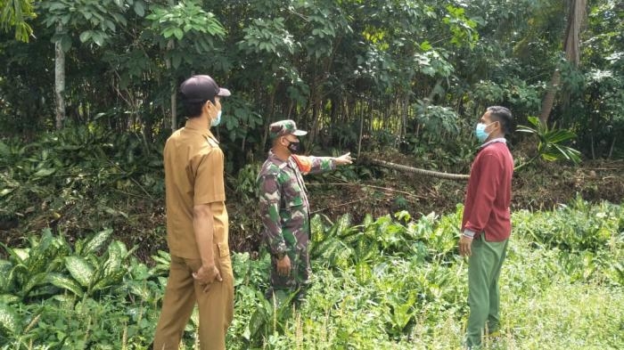 Cegah Kebakaran, Babinsa Desa Ulu Pulau Gelar Patroli Karlahut Bersama Warga
