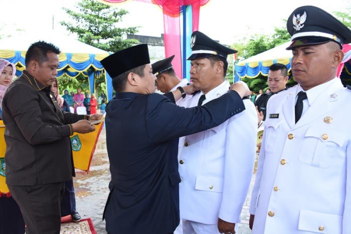 Bupati Bengkalis Amril Mukminin Lantik Kepala Desa Kecamatan Rupat