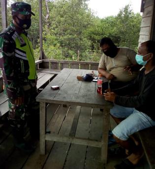 Cegah Covid 19, Personil Koramil 08 Merbau Gelar Patroli Prokes