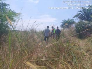 Pantau Karlahut, Anggota Koramil 11 Kandis Serda Korenus Giat Lakukan Patroli
