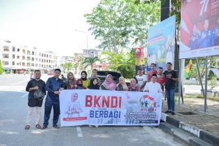 BKNDI Berbagi Paket Sembako Pada Warga Kurang Mampu