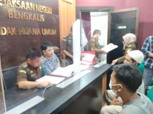 Babat Hutan Secara Ilegal di Desa Lubuk Gaung, Mat Ari(38) "Anak Jendral" Kini Mendekam di Tahanan