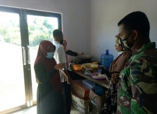 Antisipasi Penyebaran Covid 19, Babinsa Desa Bantan Sari Gelar Komsos Bersama Warga di Kantor Desa