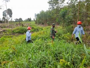Babinsa Desa Sebauk Lakukan Kegiatan Komsos Bersama Warga