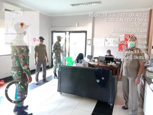 Antisipasi Penularan Virus, Serda Simantupang Lakukan Pengawasan Isolasi Pasien Covid - 19