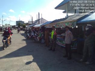 Cegah Penyebaran Covid 19, Babinsa Teluk Belitung Gelar Patroli Prokes