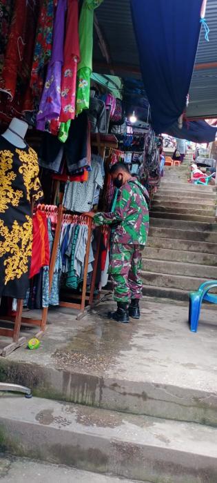 Anggota Danramil 09/Minas gelar patroli gakplin protokol kesehatan