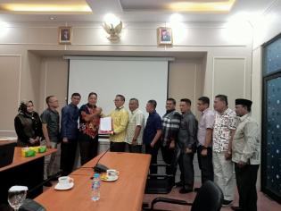 Dibuat Mosi Tidak Percaya Oleh 36 Anggota 