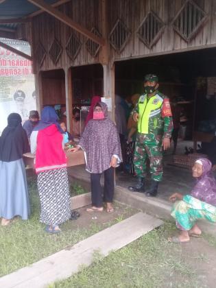 Anggota Danramil 08/Merbau Gelar Patroli Gakplin Protokol Kesehatan di Desa Pelantai