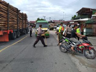 Serka Dame Silaban Bersama Tim Gabungan Kembali Gelar Patroli Prokes di Jalan Lintas