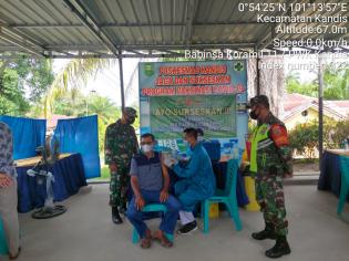 Cegah Penularan Virus Desase, Koramil 11 Kandis Gelar Vaksinasi Di Puskesmas Kota Kandis