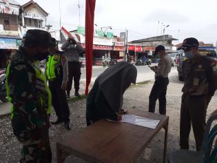 Serma Benriyadi Kembali Terapkan Aturan Prokes Dalam Operasi Yustisi di Kelurahan Minas Jaya