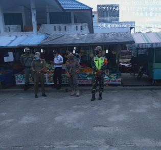 Cegah Penyebaran Covid 19, Babinsa Kelurahan Teluk Belitung Kembali Gelar Patroli Prokes