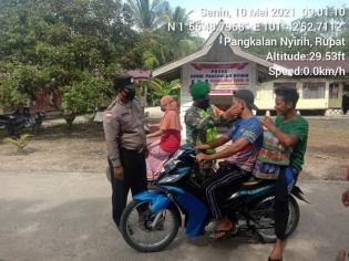 Antisipasi Penyebaran Covid 19, Babinsa Desa Pangkalan Nyirih Giat Lakukan Patroli Prokes