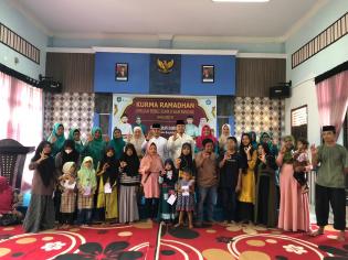 Jalankan Program Unggulan Bupati, Lurah Damon Santuni Anak Yatim Bagikan Takjil dan Sembako  