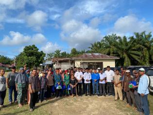 Camat Bathin Solapan didampingi Andika Sakai Kunjungi Masyarakat Bukit Abbas